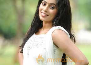  Poorna  photo 13