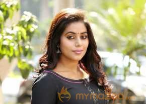 Poorna photo 5