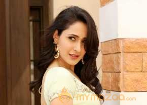 Pragya Jaiswal Photoshoot AT Kanche Movie Interview photo 2