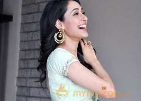 Pragya Jaiswal Photoshoot AT Kanche Movie Interview photo 5