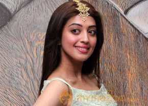 Pranitha Subhash Latest Stills photo 8