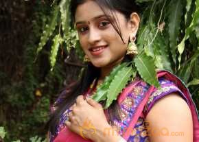 Priya Anduluri Pink Saree Pics photo 5