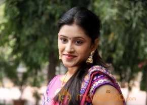 Priya Anduluri Pink Saree Pics photo 3
