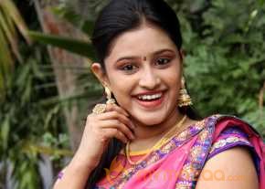 Priya Anduluri Pink Saree Pics photo 7