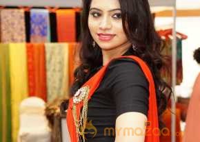 Priyanka Ramana Red Saree Pics photo 9