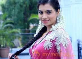 Priyanka Ramana Red Saree Pics photo 5
