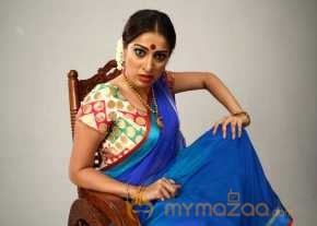 Raai Lakshmi Stills From Begumpet Movie photo 5