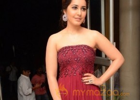 Raashi Khanna Hot Maroon Dress Glam Pics photo 5
