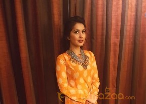 Raashi Khanna New Stills