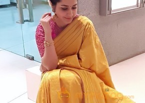 Raashi Khanna Saree Photos