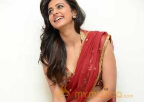 Rakul Preet Singh Red Saree Pics photo 8