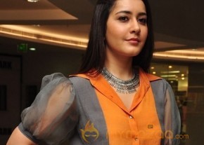 Rashi Khanna New Photos photo 22