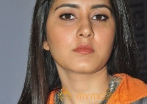 Rashi Khanna New Photos photo 25