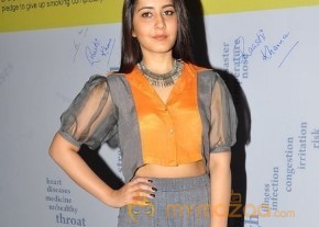 Rashi Khanna New Photos photo 27