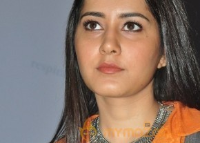 Rashi Khanna New Photos photo 29