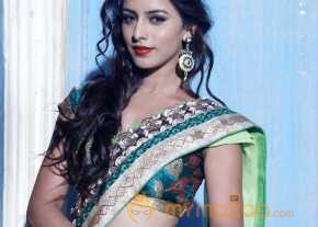 Ravneet Kaur photo 7
