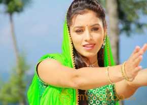 Ravneet Kaur photo 5