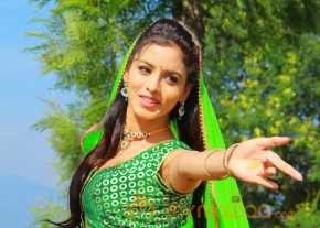 Ravneet Kaur photo 11