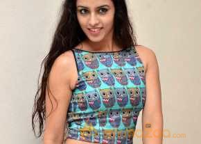 Ravneet Kaur photo 3