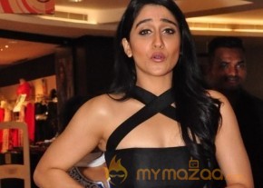 Regina Cassandra Hot Stills  photo 30