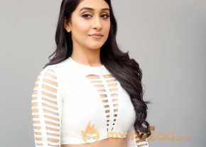  Regina Cassandra New Stills  photo 3