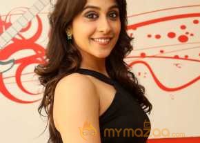 Regina Cassandra photo 4