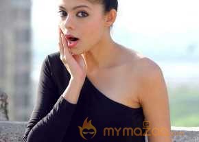 Riddhi Jain Photoshoot On Black Dress photo 7