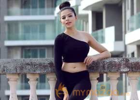  Riddhi Jain Photoshoot On Black Dress 