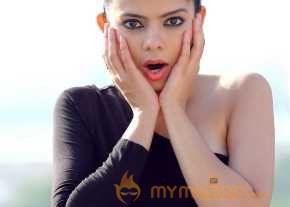 Riddhi Jain Photoshoot On Black Dress photo 8