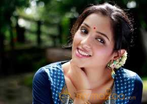  Riya Ludhani  photo 7
