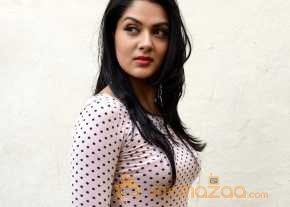 Sakshi Chowdary James Bond Press Meet Stills photo 4