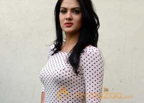 Sakshi Chowdary James Bond Press Meet Stills photo 9