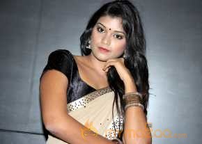 Samyuktha Saree Stills photo 3