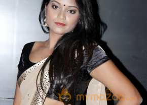 Samyuktha Saree Stills photo 8