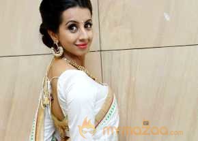 Sanjana Beautiful White Saree Pics photo 5