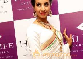 Sanjana Beautiful White Saree Pics photo 8