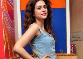 Shraddha Das Latest Pictures photo 20