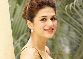 Shraddha Das Latest Pictures photo 2