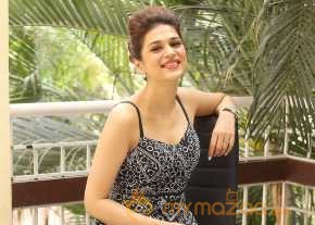 Shraddha Das Latest Pictures photo 32