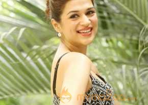 Shraddha Das Latest Pictures photo 21