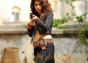 Shraddha Das Stills From Guntur Talkies Movie photo 4