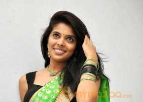  Shravya Beautiful In Green Saree Pics  photo 3