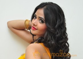 Shreya Vyas Sexy Hot Stills in Yellow Dress photo 17