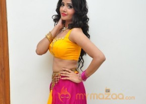 Shreya Vyas Sexy Hot Stills in Yellow Dress photo 34
