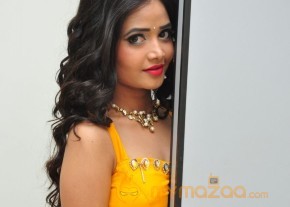 Shreya Vyas Sexy Hot Stills in Yellow Dress photo 37