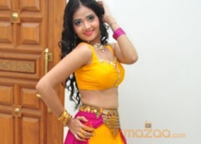 Shreya Vyas Sexy Hot Stills in Yellow Dress photo 40