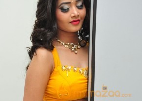 Shreya Vyas Sexy Hot Stills in Yellow Dress photo 43