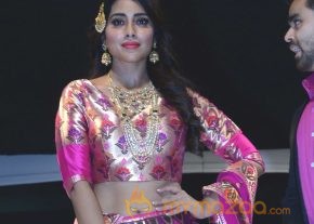 Shriya Saran Latest Pics photo 7