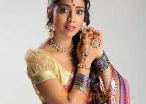  Shriya Saran 