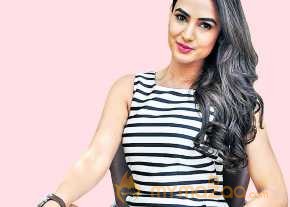 Sonal Chauhan photo 11